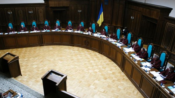 The Ukrainian Constitutional Court on Friday ruled that the presidential project on changes in the decentralization of power is constitutional. - Sputnik International