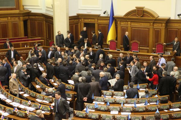 Ukraine parliament backs 2004 reform reversal Ukraine parliament backs 2004 reform reversal - Sputnik International