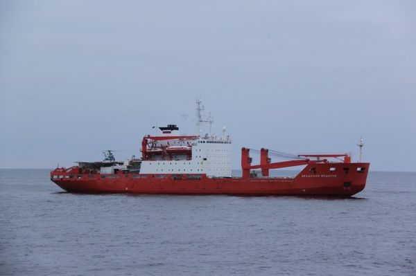Two Russian research vessels meet in Laptev sea - Sputnik International