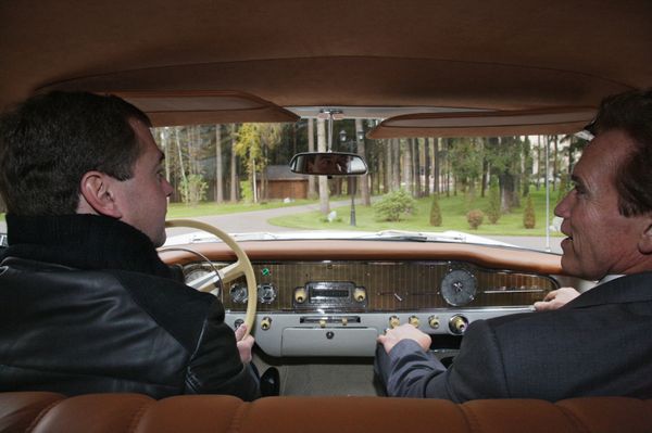 Russian President Dmitry Medvedev and California Governor Arnold Schwarzenegger Russian President Dmitry Medvedev and California Governor Arnold Schwarzenegger - Sputnik International