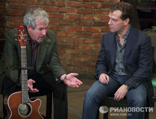 Dmitry Medvedev in the company of rock musicians Dmitry Medvedev in the company of rock musicians - Sputnik International