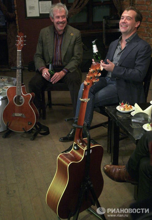 Dmitry Medvedev in the company of rock musicians Dmitry Medvedev in the company of rock musicians - Sputnik International