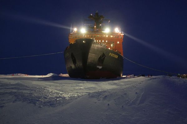 The main goal of the two-month-long expedition is to measure the thickness of the bottom silt along the Lomonosov Ridge as part of the evidence that supports Russia's territorial claim. - Sputnik International