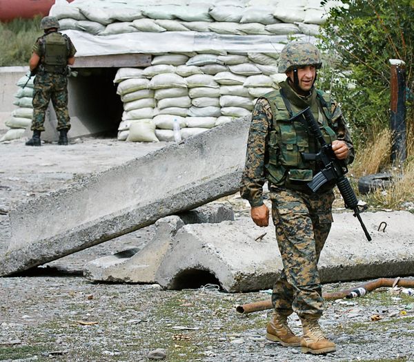 Russian troop pullout 'step in right direction' - Sputnik International