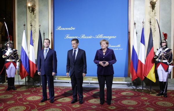 Russian President Dmitry Medvedev with the leaders of France and Germany in Deauville Russian President Dmitry Medvedev with the leaders of France and Germany in Deauville - Sputnik International