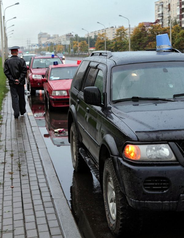 Car protesters targeted as Russia tightens law on demonstrations Car protesters targeted as Russia tightens law on demonstrations - Sputnik International