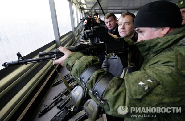 Russia’s Medvedev at sniper training school Russia’s Medvedev at sniper training school - Sputnik International
