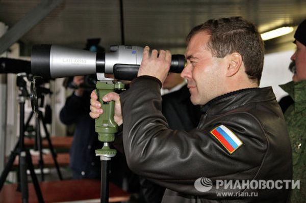 Russia’s Medvedev at sniper training school Russia’s Medvedev at sniper training school - Sputnik International