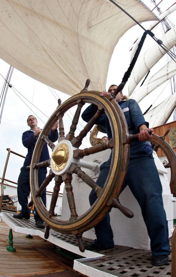 Sedov barque weathers North Sea storm - Sputnik International