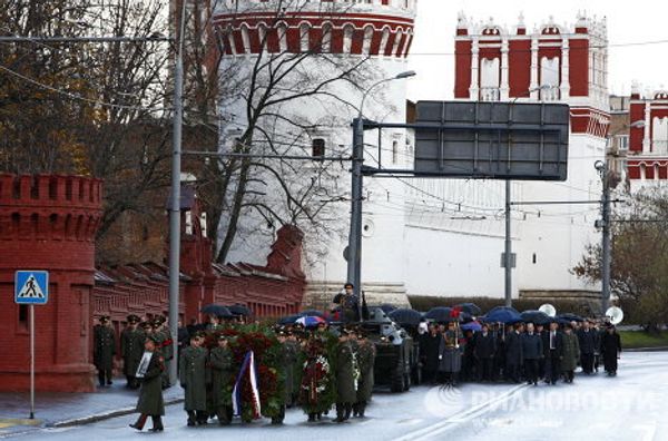 Former PM Chernomyrdin buried in Moscow's Novodevichy Cemetery - Sputnik International