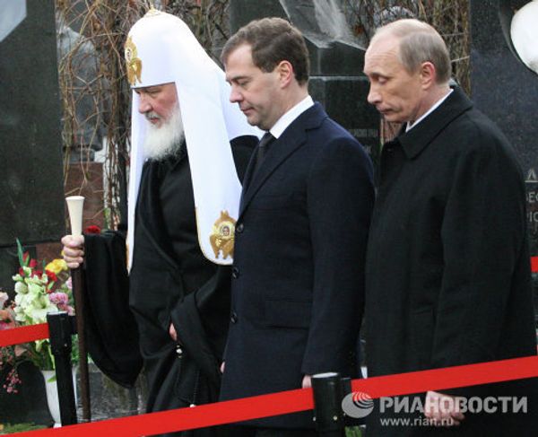 Former PM Chernomyrdin buried in Moscow's Novodevichy Cemetery - Sputnik International