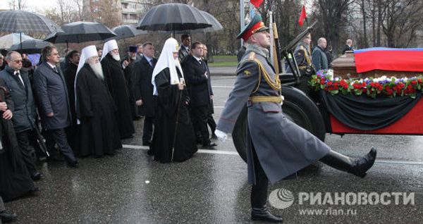 Former PM Chernomyrdin buried in Moscow's Novodevichy Cemetery - Sputnik International