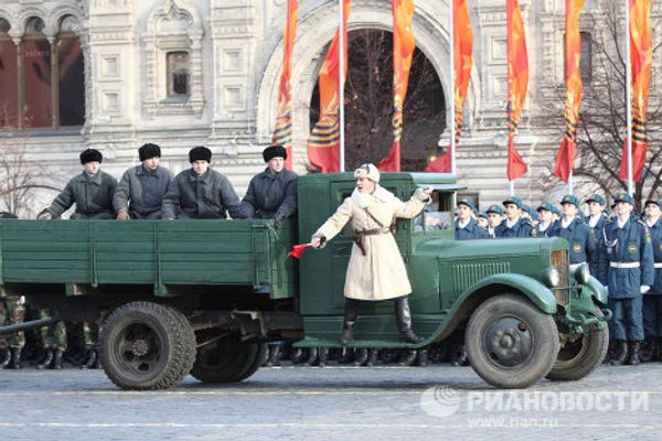 March in honor of the historic November 7, 1941 military parade - Sputnik International