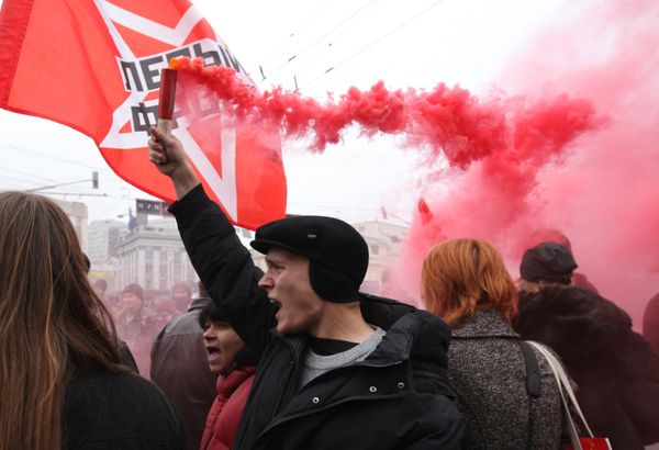 This time, the Left Front opposition movement is set to show solidarity with Kommersant journalist Oleg Kashin and environmental activist Konstantin Fetisov, a campaigner against the construction of a highway through the notorious Khimki Forest - Sputnik International