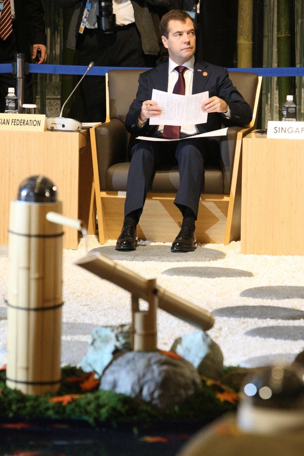 Russian President Dmitry Medvedev said at a working meeting of the APEC forum today that Russia will host the summit on the Russian Island on September 8-9, 2012 - Sputnik International