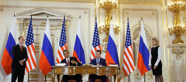 Dmitry Medvedev and Barack Obama signing the START treaty on April 8, 2010. - Sputnik International