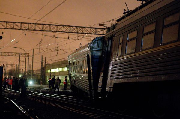 The derailed cars, which did not overturn, contained no passengers - Sputnik International
