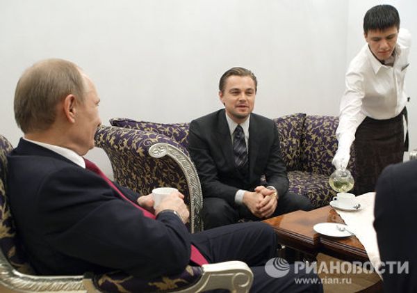 Vladimir Putin and Leonardo DiCaprio meet in St. Petersburg  - Sputnik International