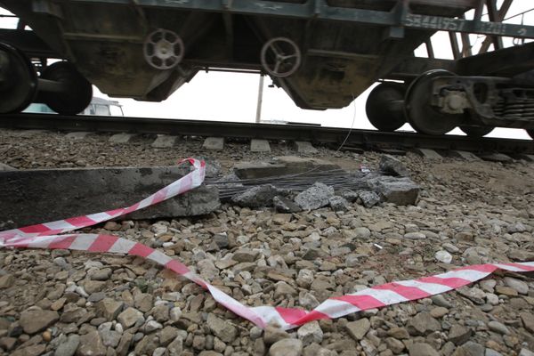 Policeman dies after explosion, shootout near railroad in Russia's Dagestan (Update 1) - Sputnik International