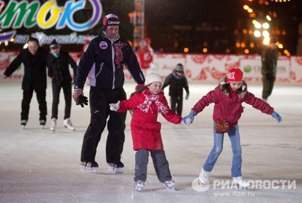Winter Moscow: opening of skating rink on Red Square - Sputnik International