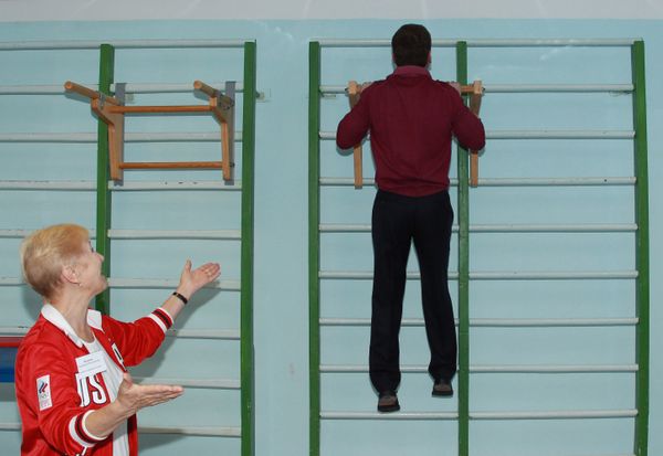 Dmitry Medvedev visits a gym and a kindergarten - Sputnik International