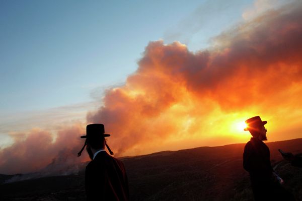 Russian planes drop 500 tons of water to extinguish deadly Israeli wildfires - Sputnik International