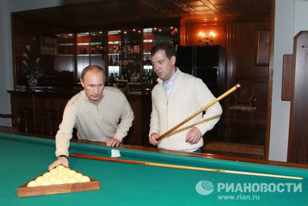 Informal meeting between Medvedev and Putin Informal meeting between Medvedev and Putin - Sputnik International