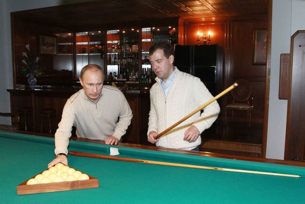 Informal meeting between Medvedev and Putin - Sputnik International