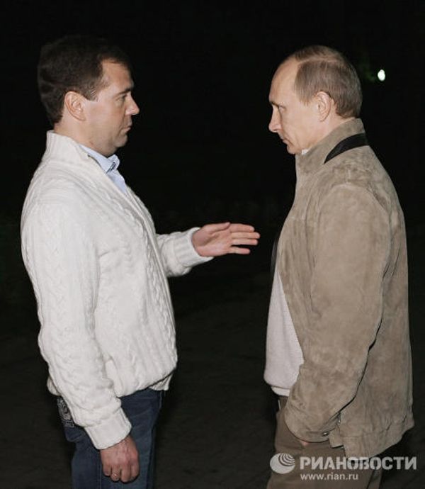 Informal meeting between Medvedev and Putin Informal meeting between Medvedev and Putin - Sputnik International
