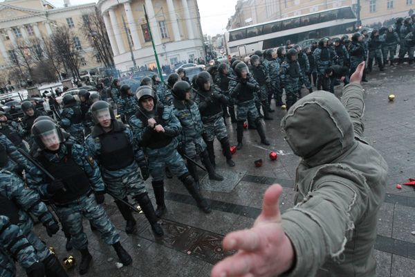 Russia's Medvedev approves of police actions during riots in downtown Moscow - Sputnik International
