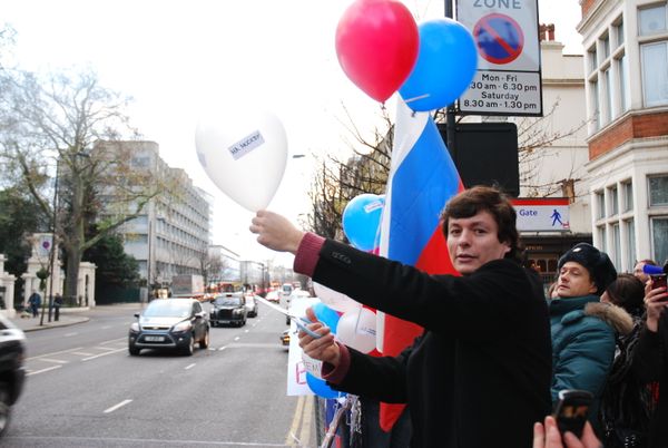 London rally threatens Moscow with balloons - Sputnik International