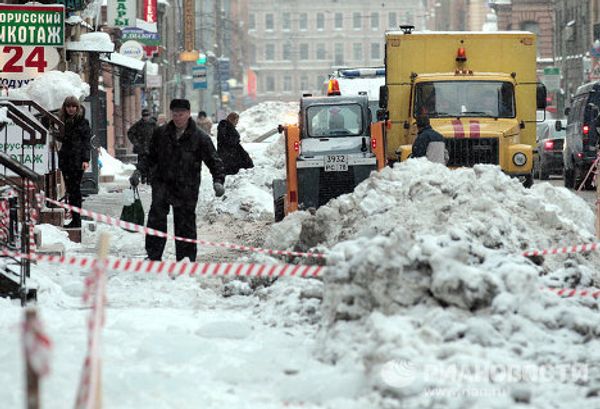 St. Petersburg is buried under snow  - Sputnik International