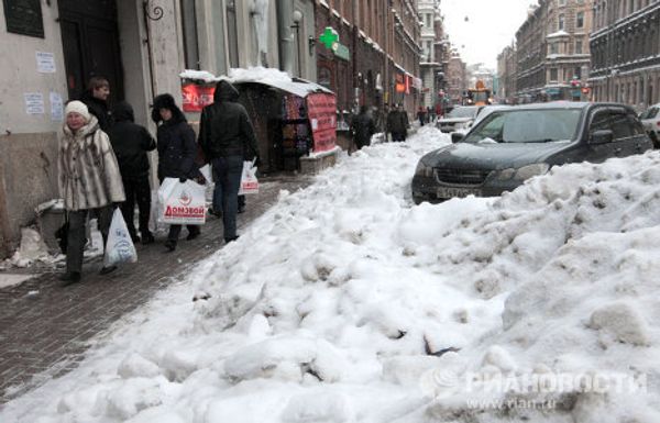 St. Petersburg is buried under snow  - Sputnik International