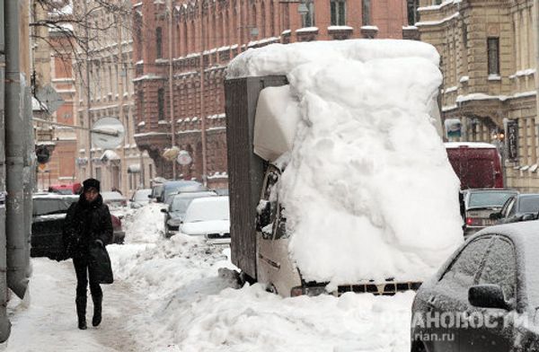 St. Petersburg is buried under snow  - Sputnik International