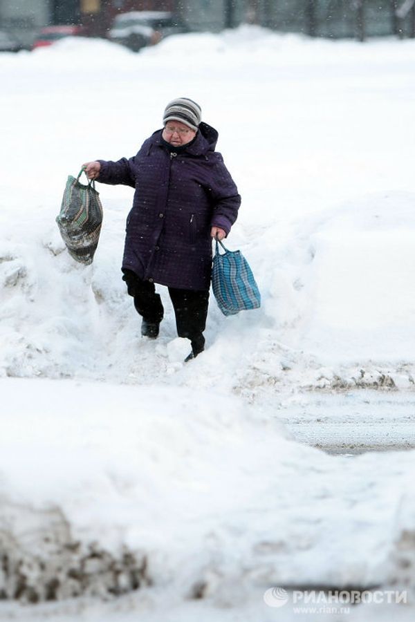 St. Petersburg is buried under snow  - Sputnik International
