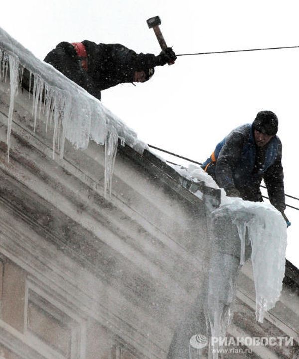 St. Petersburg is buried under snow  - Sputnik International