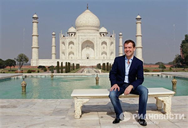 Dmitry Medvedev at Taj Mahal and Bollywood  - Sputnik International