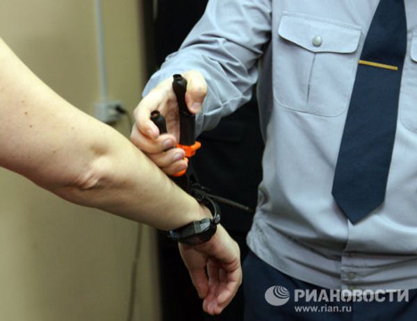 Testing new electronic bracelets for offenders Testing new electronic bracelets for offenders - Sputnik International