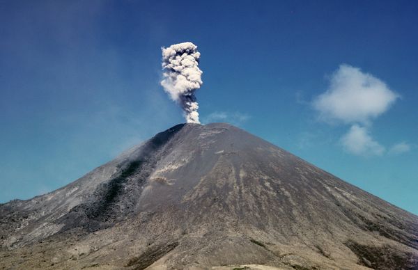 The 1,486-meter (4,875-foot) Karymsky is the most active volcano of Kamchatka's eastern volcanic zone - Sputnik International
