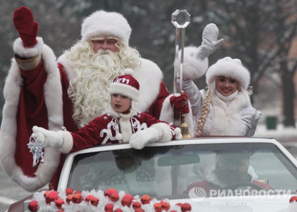 Father Frost arrives at the Kremlin’s Sobornaya Square Father Frost arrives at the Kremlin’s Sobornaya Square - Sputnik International