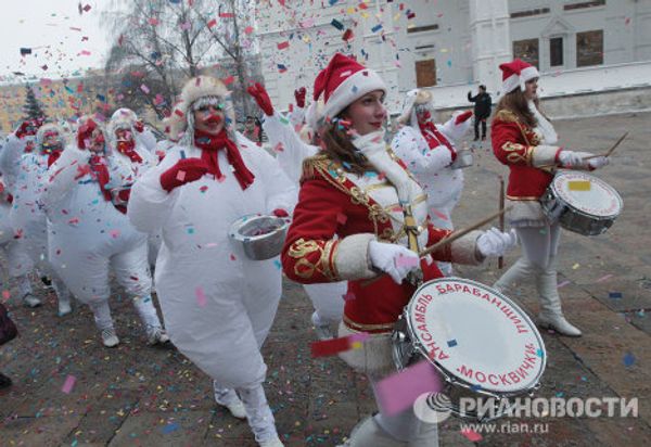 Father Frost arrives at the Kremlin’s Sobornaya Square Father Frost arrives at the Kremlin’s Sobornaya Square - Sputnik International