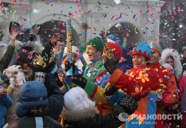 Father Frost arrives at the Kremlin’s Sobornaya Square Father Frost arrives at the Kremlin’s Sobornaya Square - Sputnik International