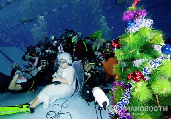 Celebrating New Year’s Eve underwater Celebrating New Year’s Eve underwater - Sputnik International