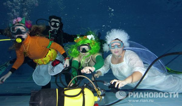Celebrating New Year’s Eve underwater Celebrating New Year’s Eve underwater - Sputnik International