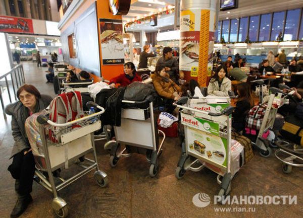 Passengers wait for flights at Sheremetyevo airport Passengers wait for flights at Sheremetyevo airport - Sputnik International