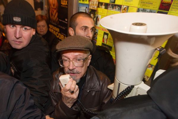 Limonov reportedly offered resistance to policemen upon his detainment and was using obscene language. - Sputnik International