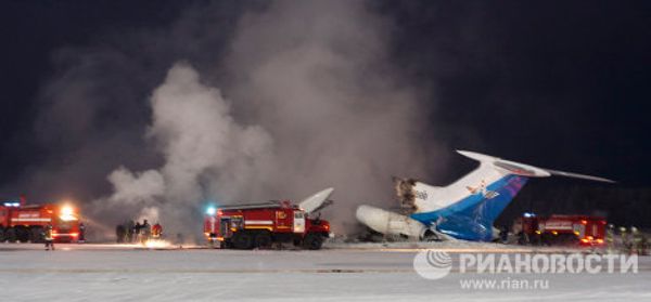 Tupolev Tu-154 passenger jet catches fire at Surgut airport  - Sputnik International