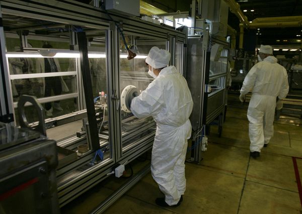 Russian nuclear experts are currently testing a new nuclear fuel, which could become a gateway to new-generation nuclear power technologies. - Sputnik International