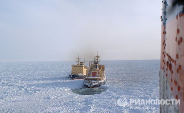 Icebreakers rescue ships trapped in the Sea of Okhotsk Icebreakers rescue ships trapped in the Sea of Okhotsk - Sputnik International