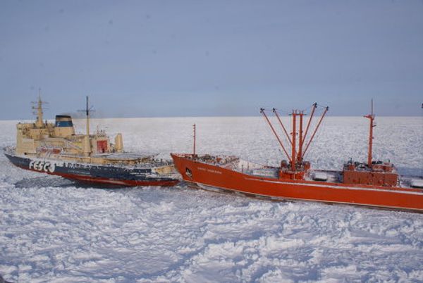 Icebreakers rescue ships trapped in the Sea of Okhotsk Icebreakers rescue ships trapped in the Sea of Okhotsk - Sputnik International